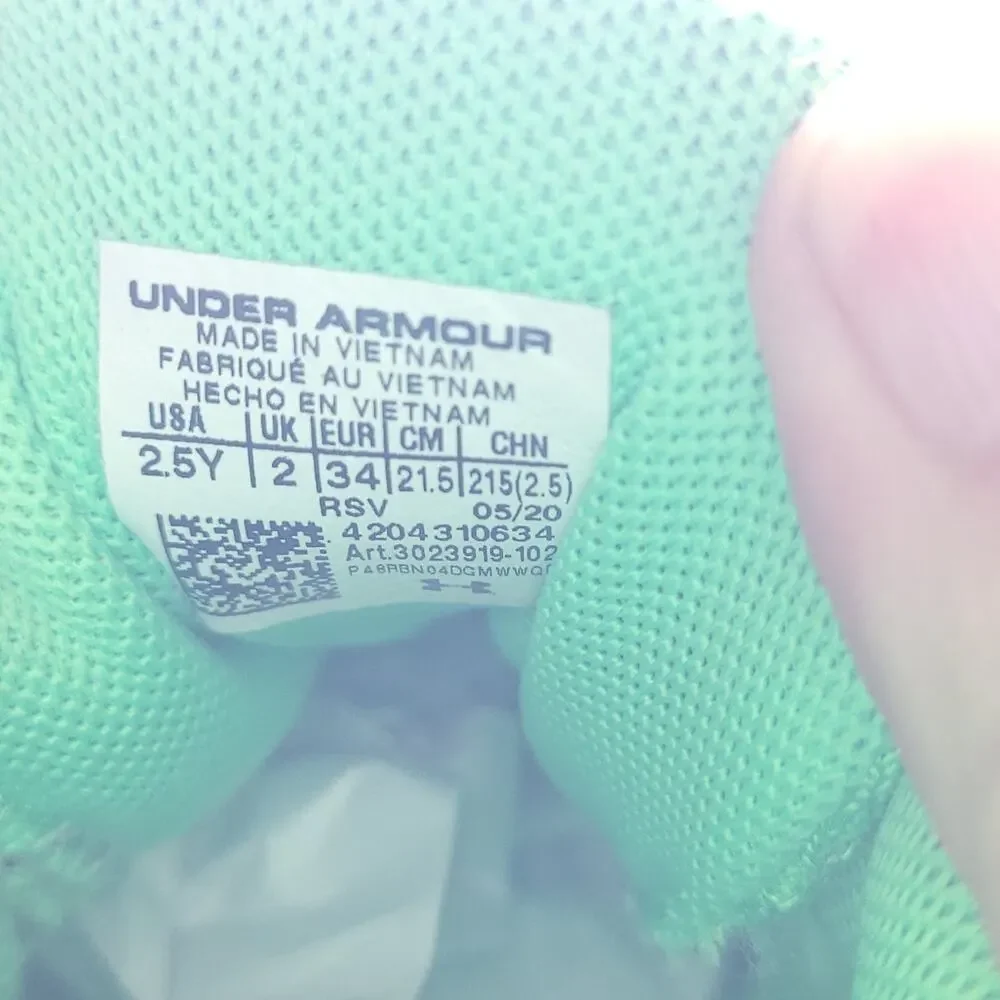 under armour gs sc 3zero iv Kids Size 2.5Y 3023919 -102